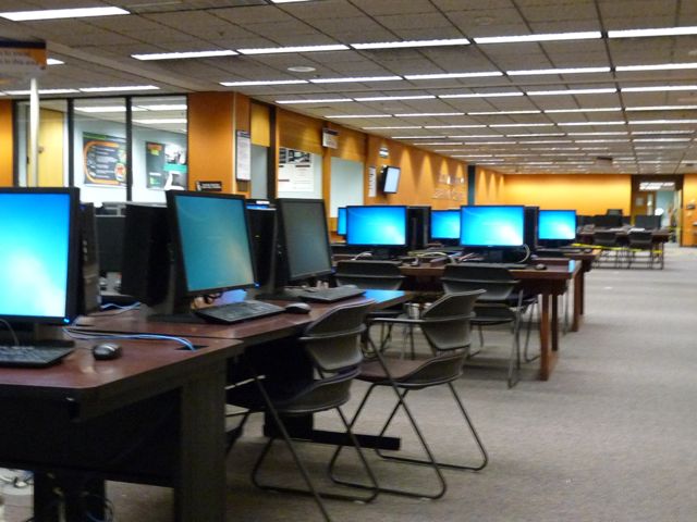 Collaborative Learning Center with PCs