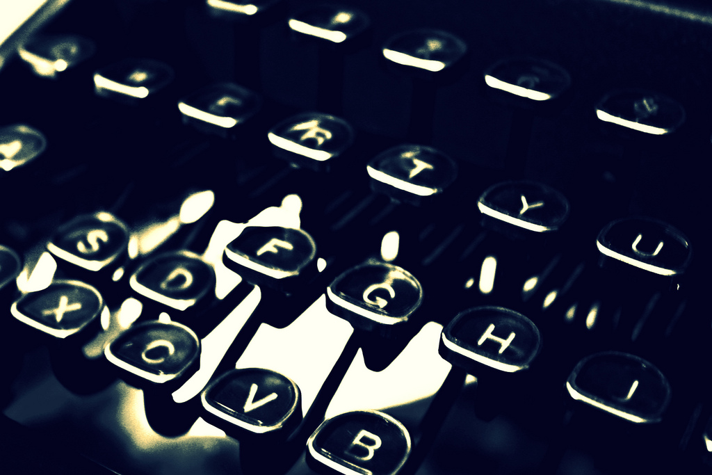 typewriter by Nicole Leec, Flickr (CC BY 2.0)